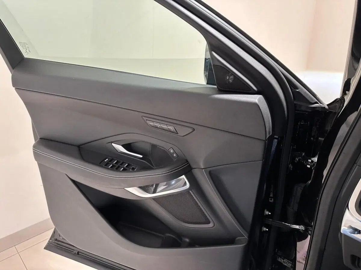 Jaguar E-Pace usata a Varese (13)