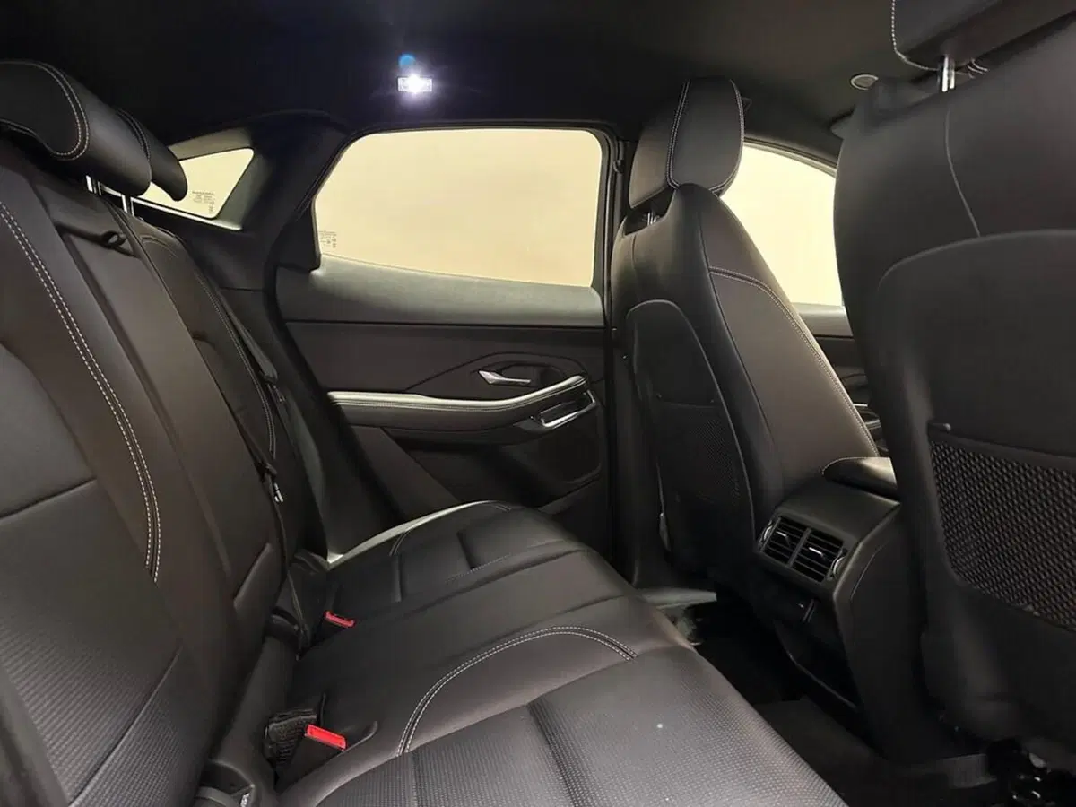 Jaguar E-Pace usata a Varese (7)