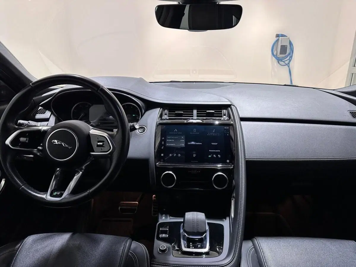 Jaguar E-Pace usata a Varese (8)