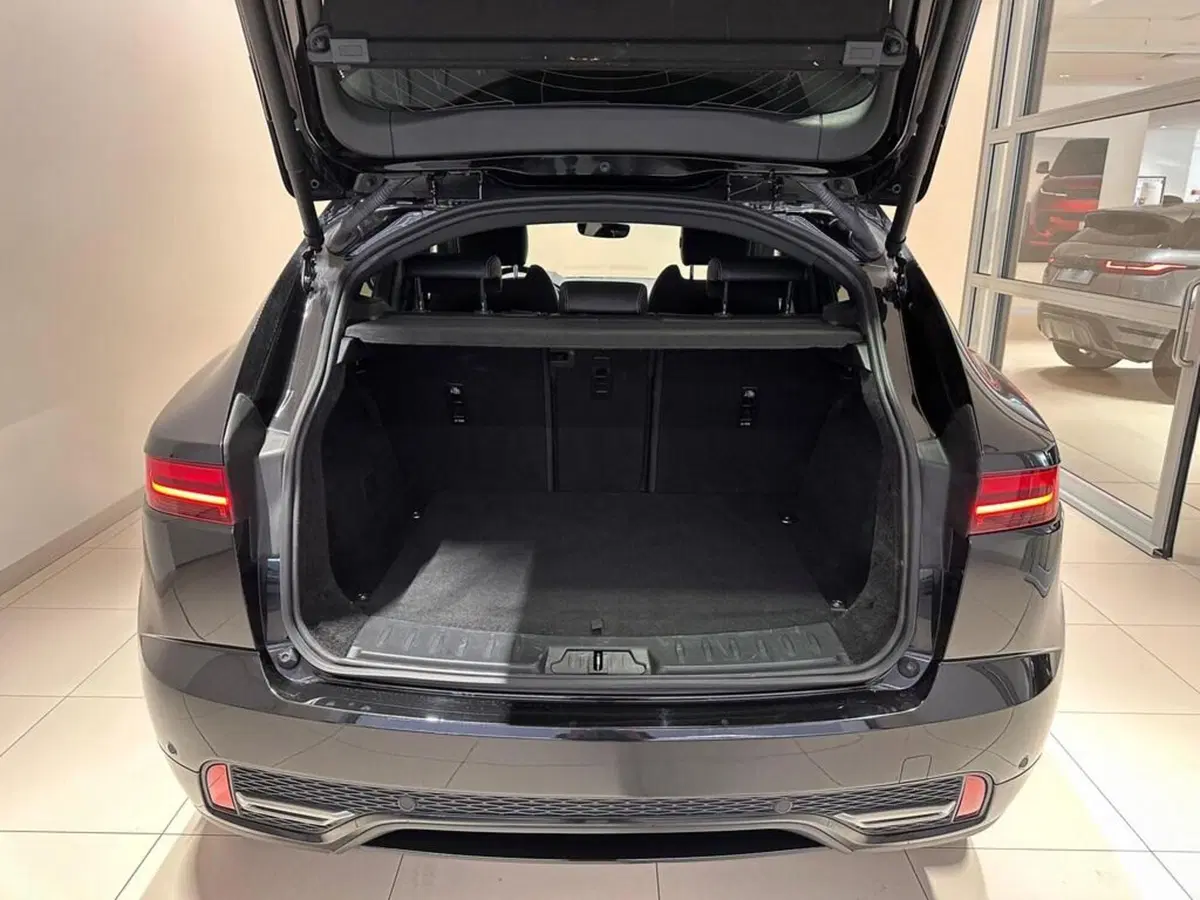 Jaguar E-Pace usata a Varese (9)
