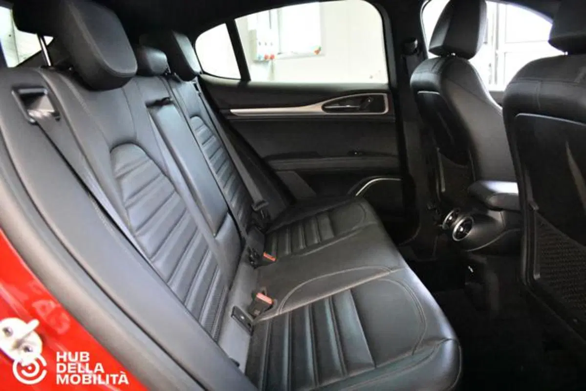 Alfa Romeo Stelvio usata a Perugia (11)