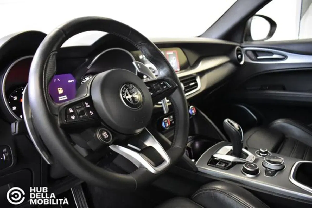 Alfa Romeo Stelvio usata a Perugia (13)