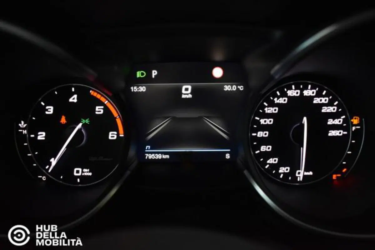 Alfa Romeo Stelvio usata a Perugia (8)