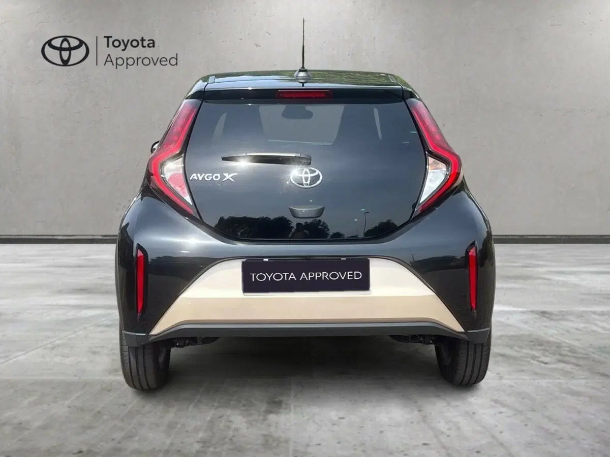 Toyota Aygo X usata a Lecco (12)