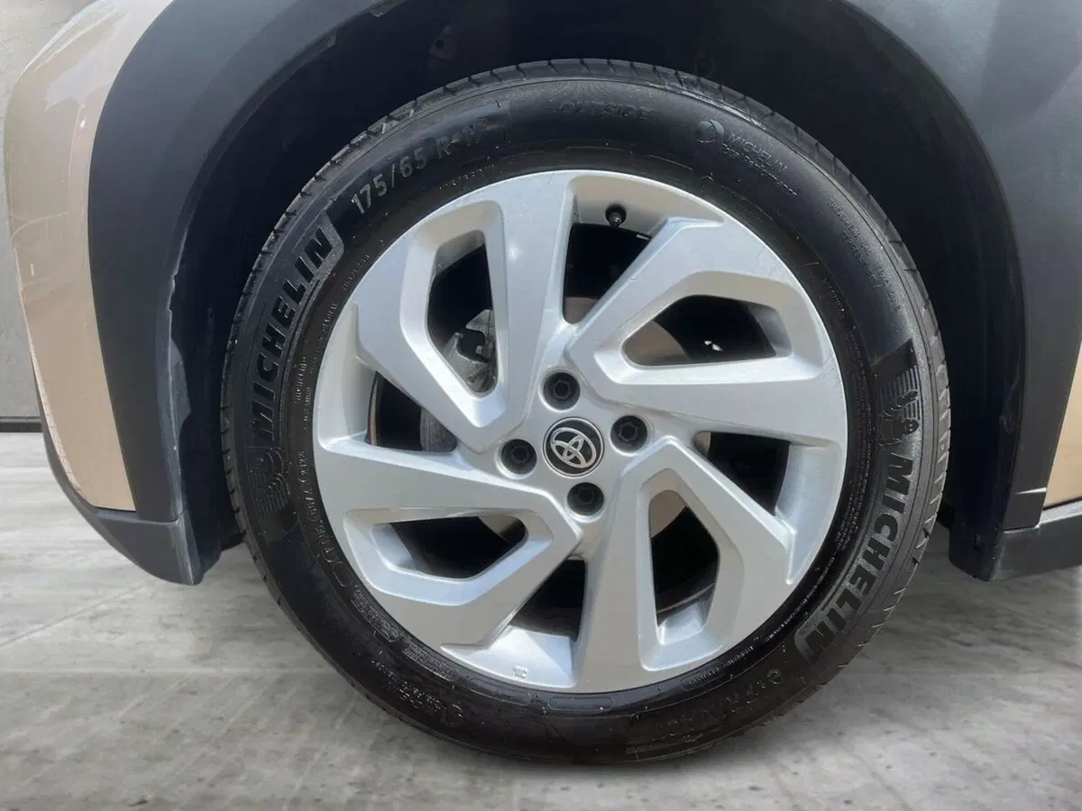 Toyota Aygo X usata a Lecco (14)