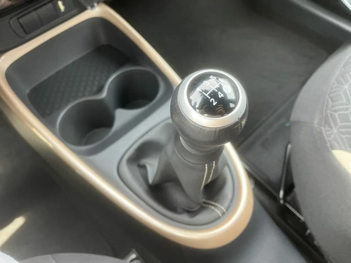 Toyota Aygo X usata a Lecco (17)