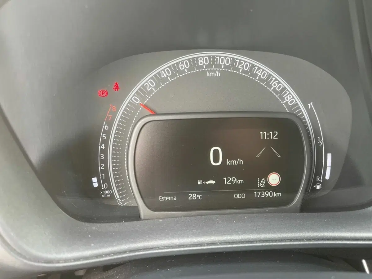 Toyota Aygo X usata a Lecco (9)