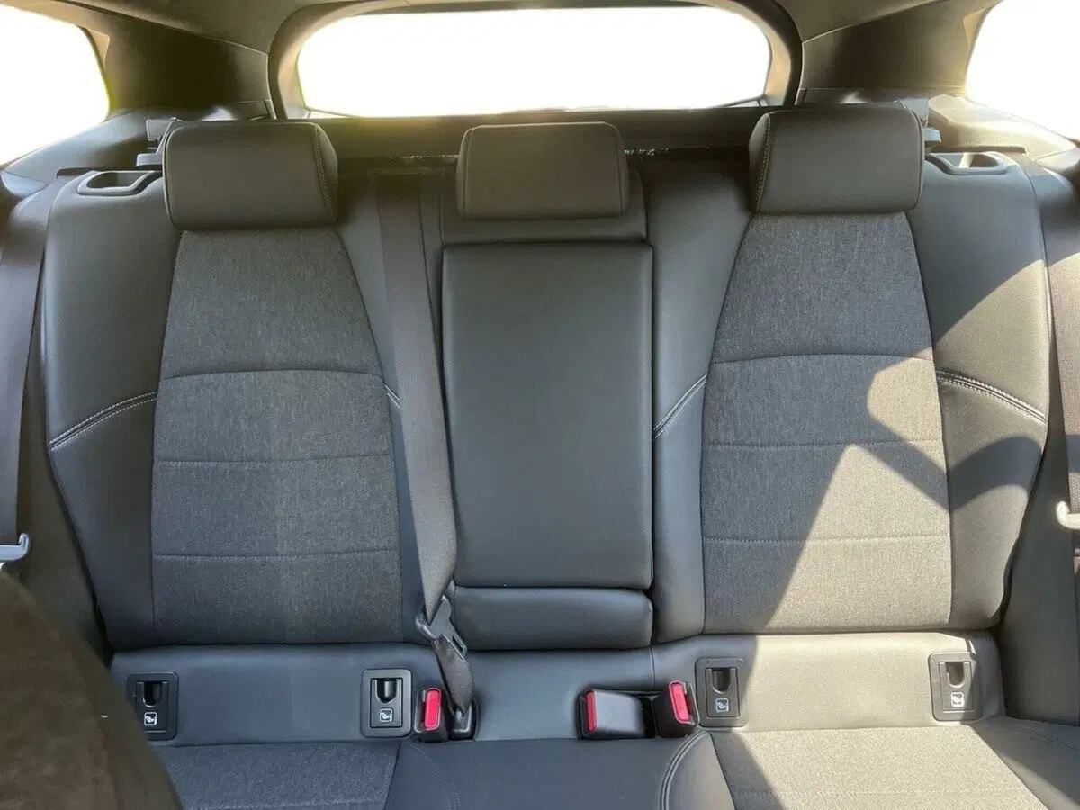 Toyota Corolla Touring Sports usata a Lecco (11)