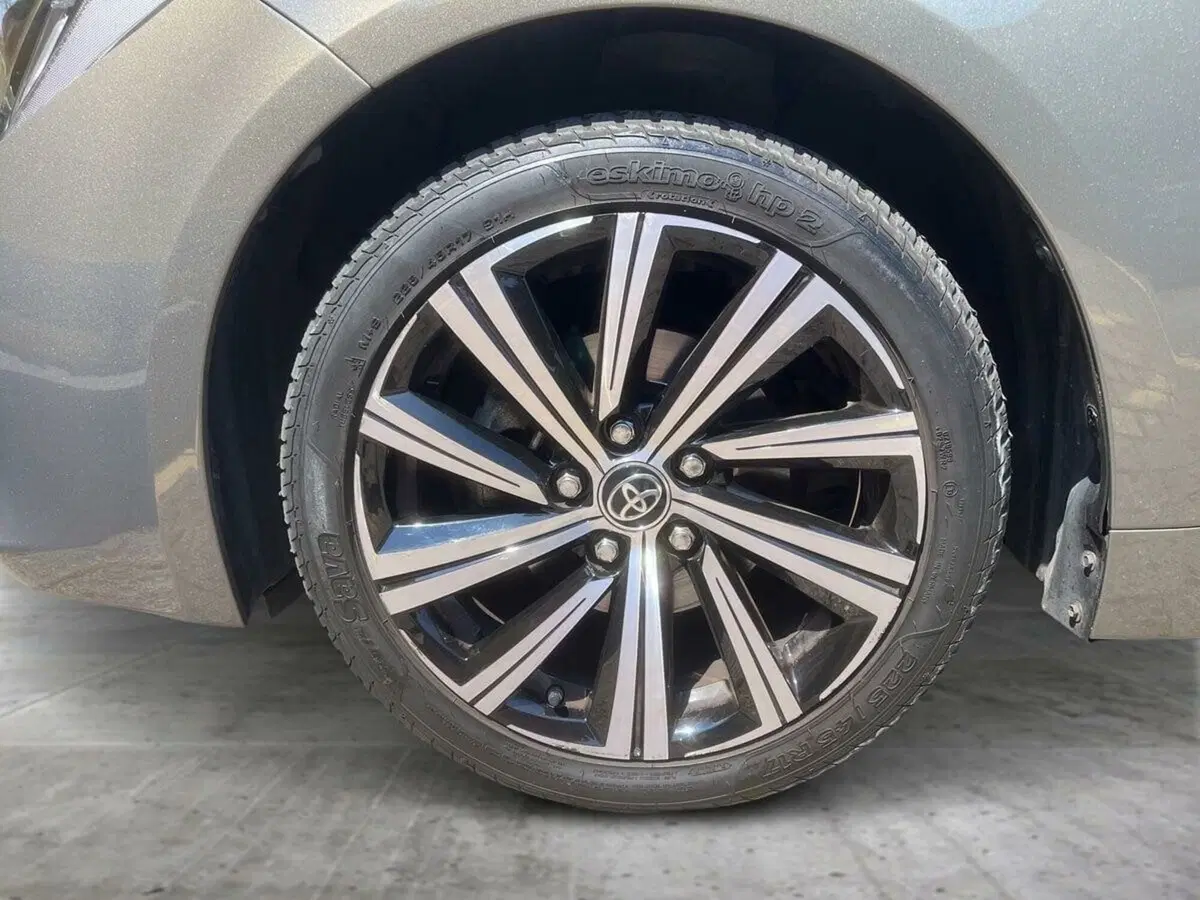 Toyota Corolla Touring Sports usata a Lecco (13)