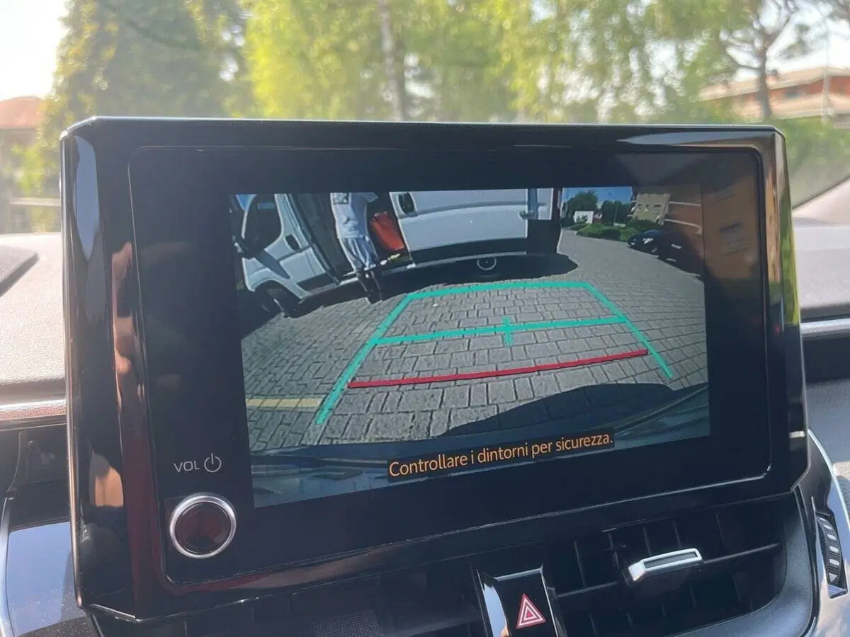 Toyota Corolla Touring Sports usata a Lecco (15)