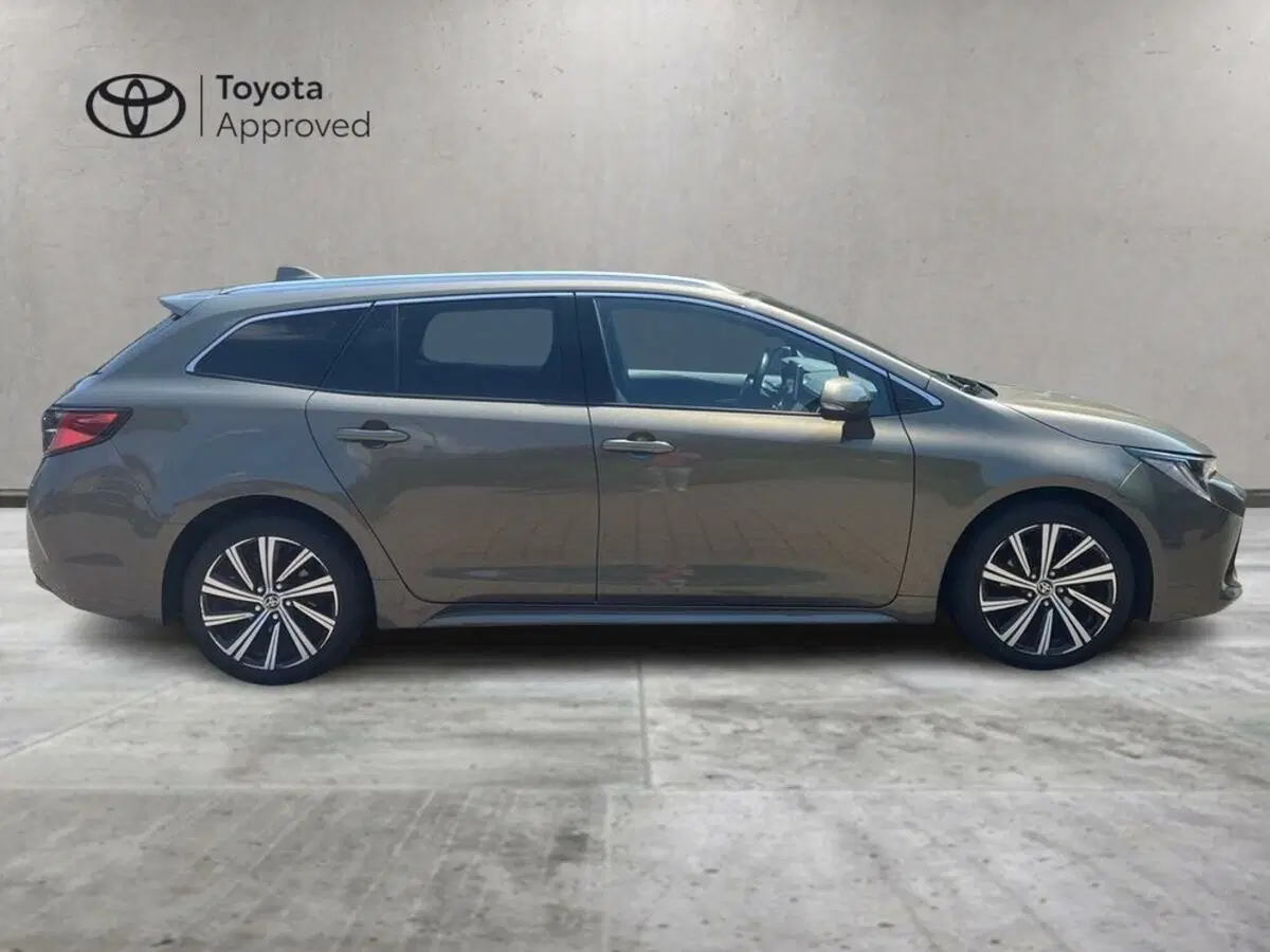 Toyota Corolla Touring Sports usata a Lecco (4)