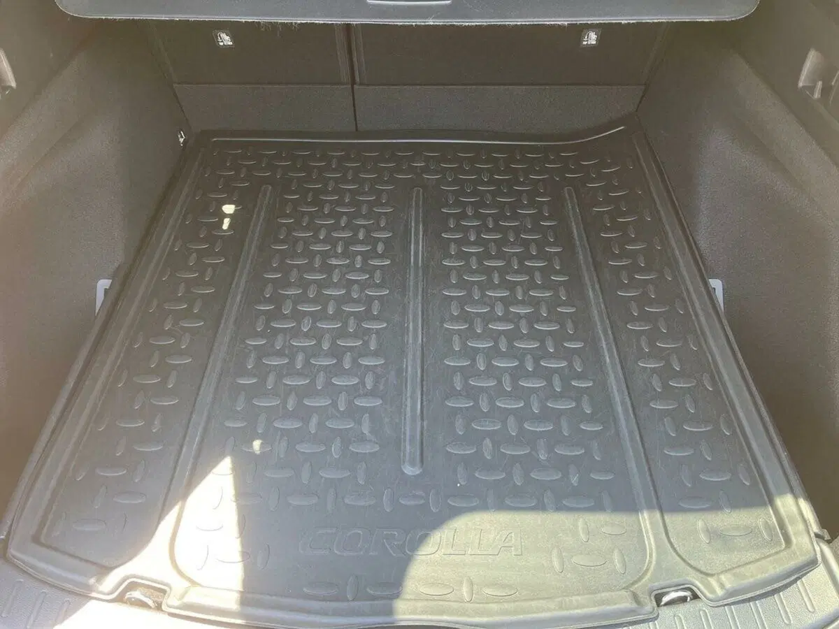 Toyota Corolla Touring Sports usata a Lecco (6)