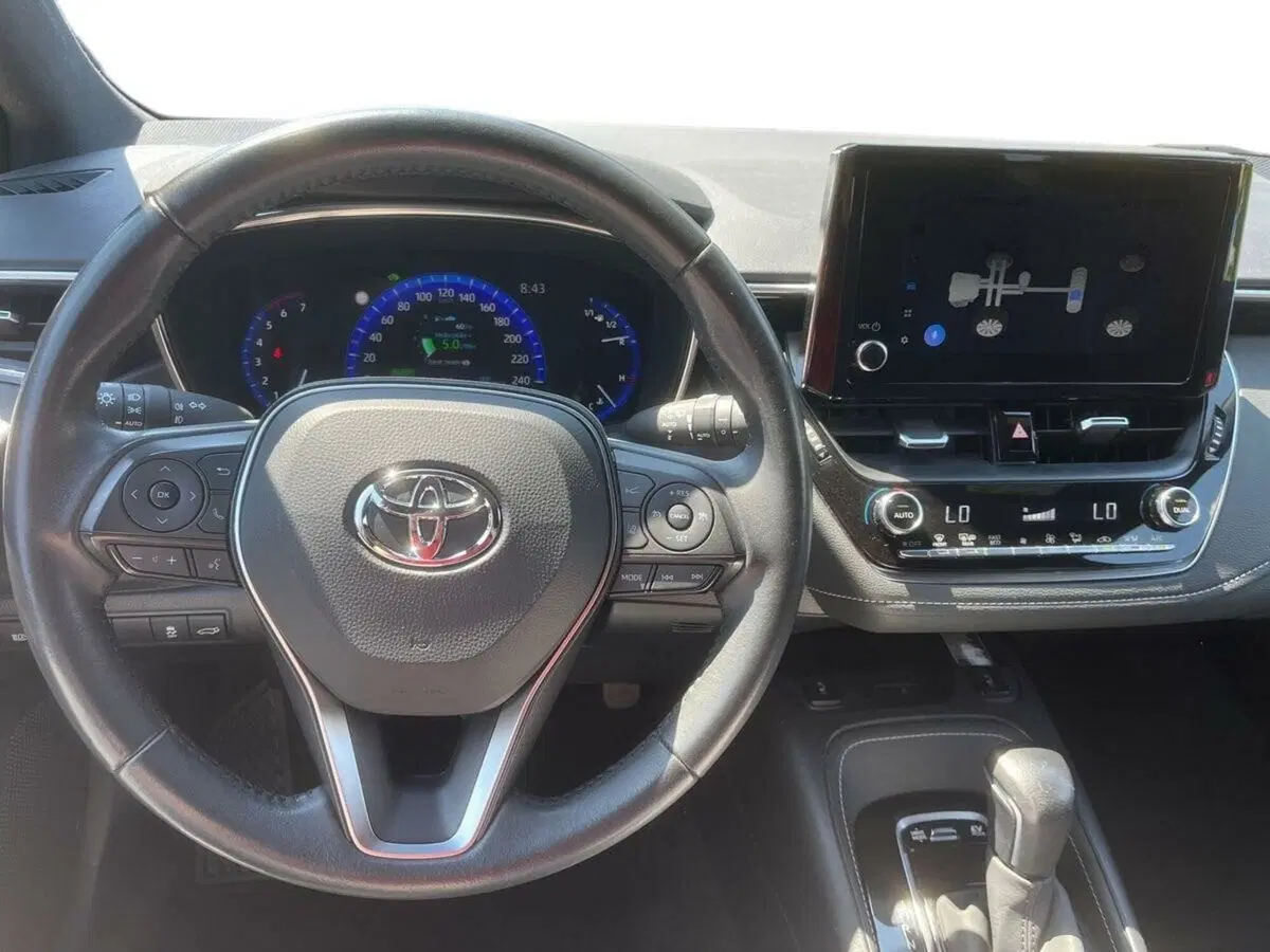 Toyota Corolla Touring Sports usata a Lecco (8)