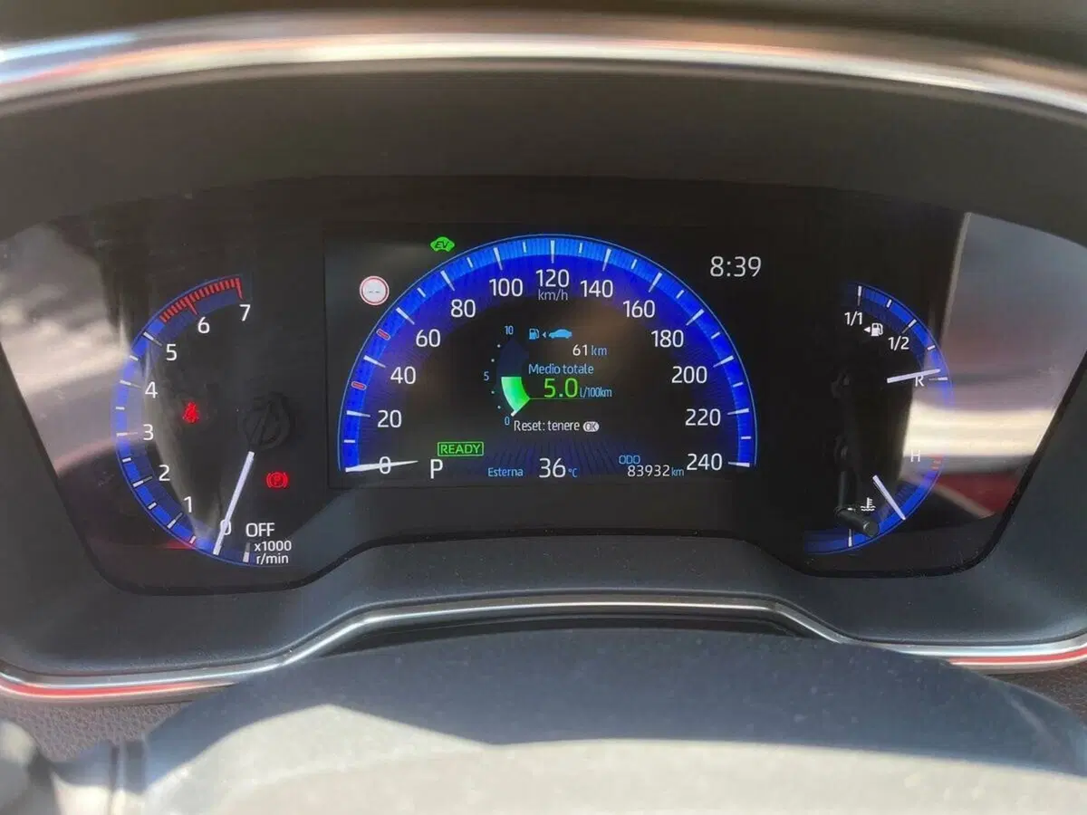 Toyota Corolla Touring Sports usata a Lecco (9)