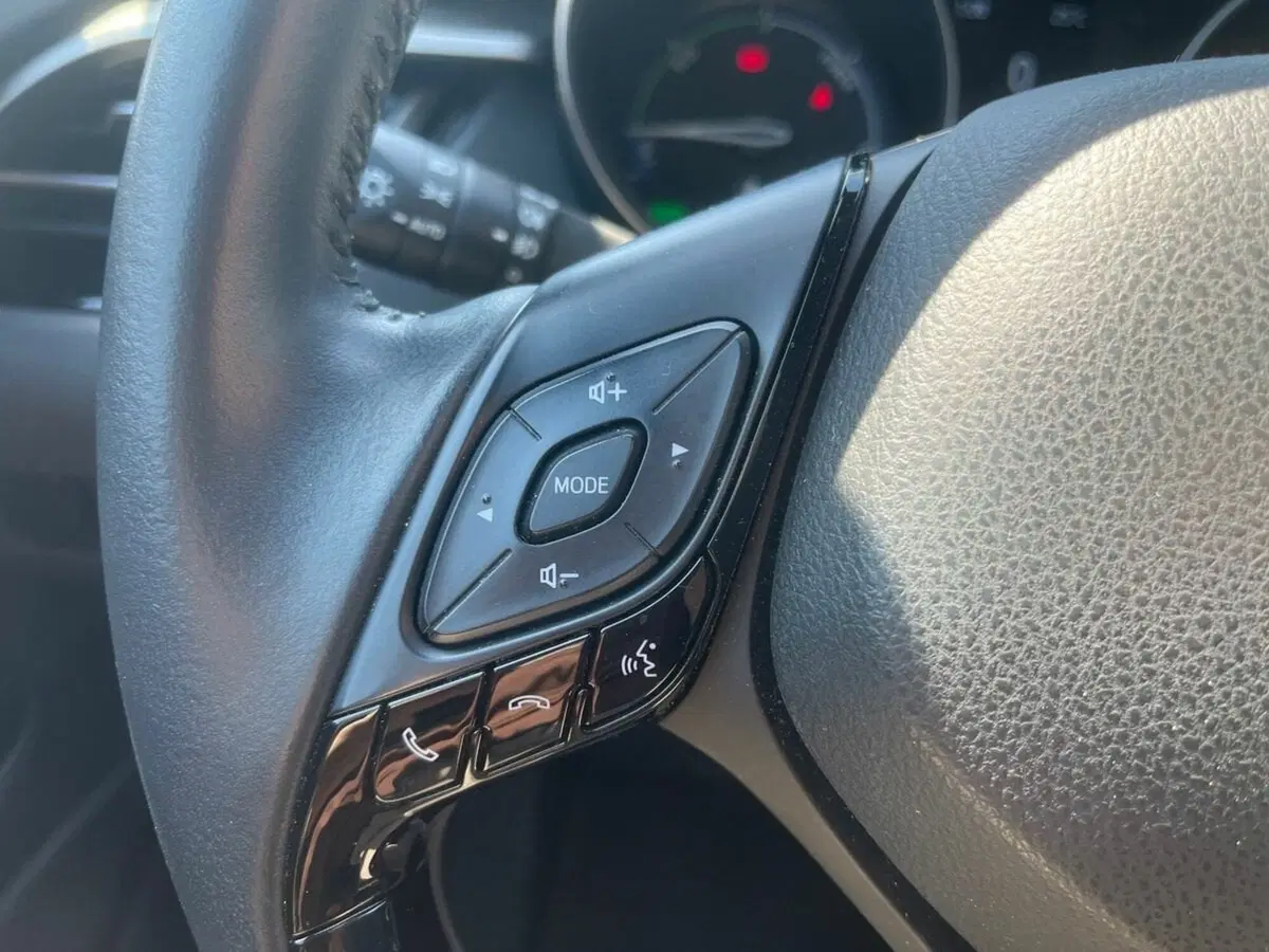 Toyota Toyota C-HR usata a Lecco (18)