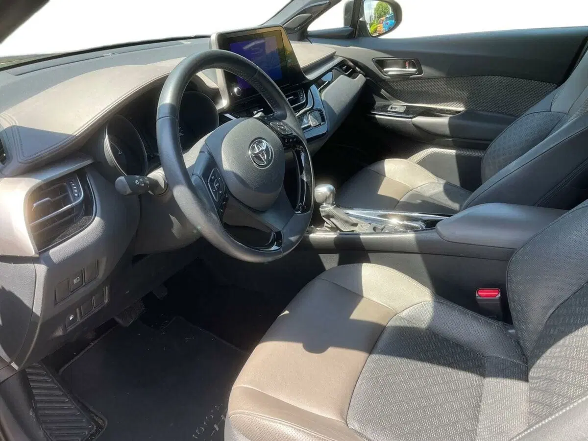 Toyota Toyota C-HR usata a Lecco (7)