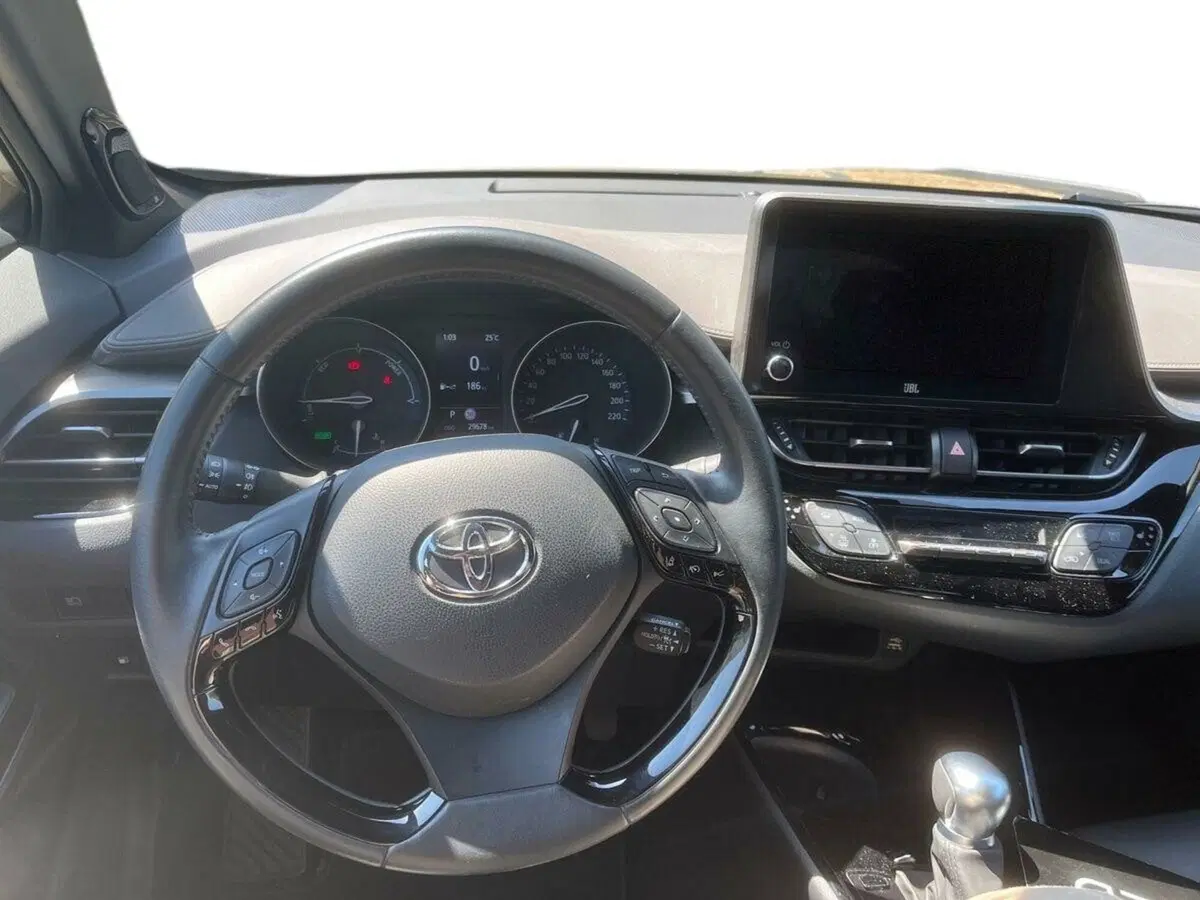 Toyota Toyota C-HR usata a Lecco (8)