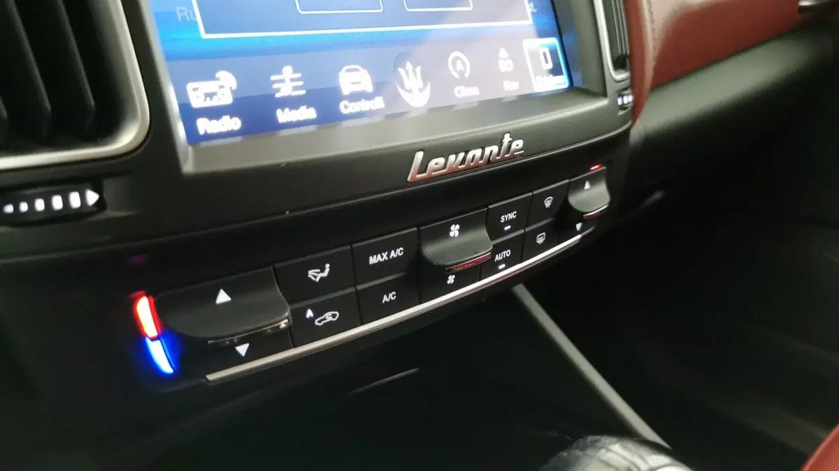 Maserati Levante usata a Chieti (18)