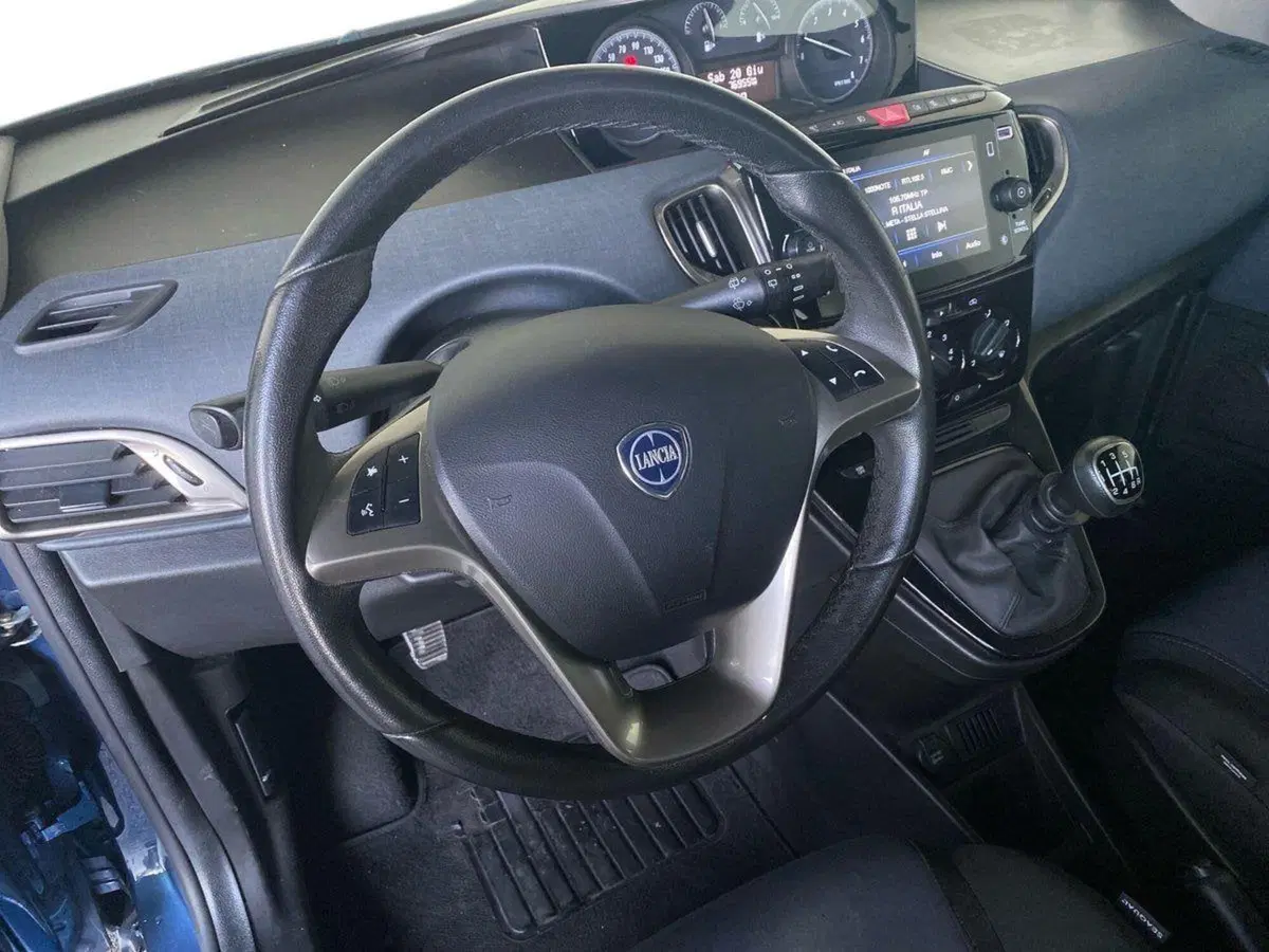 Lancia Ypsilon usata a Bergamo (10)