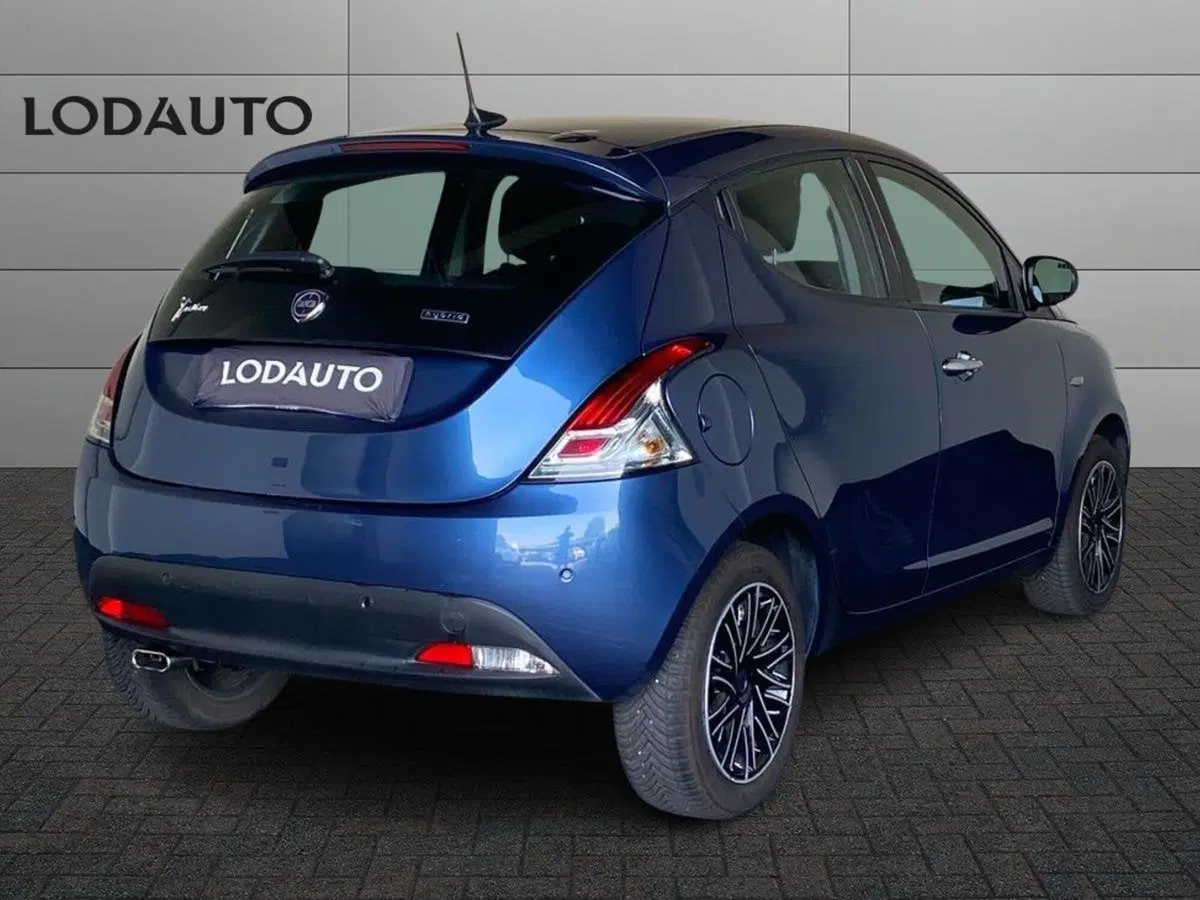 Lancia Ypsilon usata a Bergamo (2)