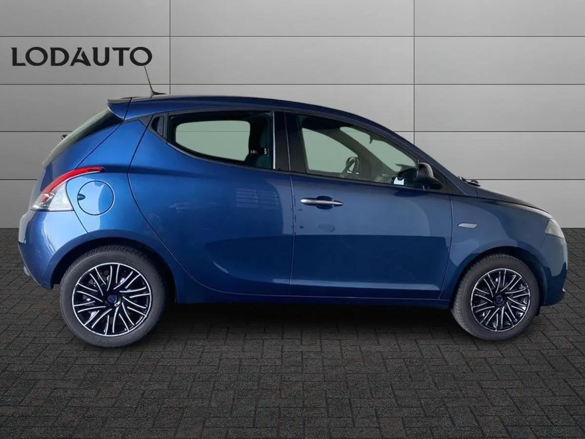 Lancia Ypsilon usata a Bergamo (5)