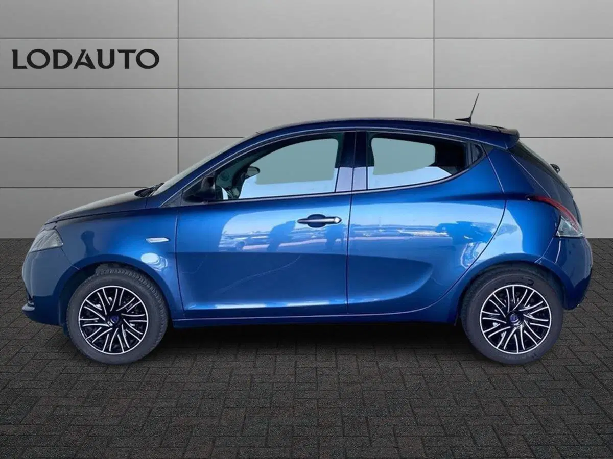 Lancia Ypsilon usata a Bergamo (6)