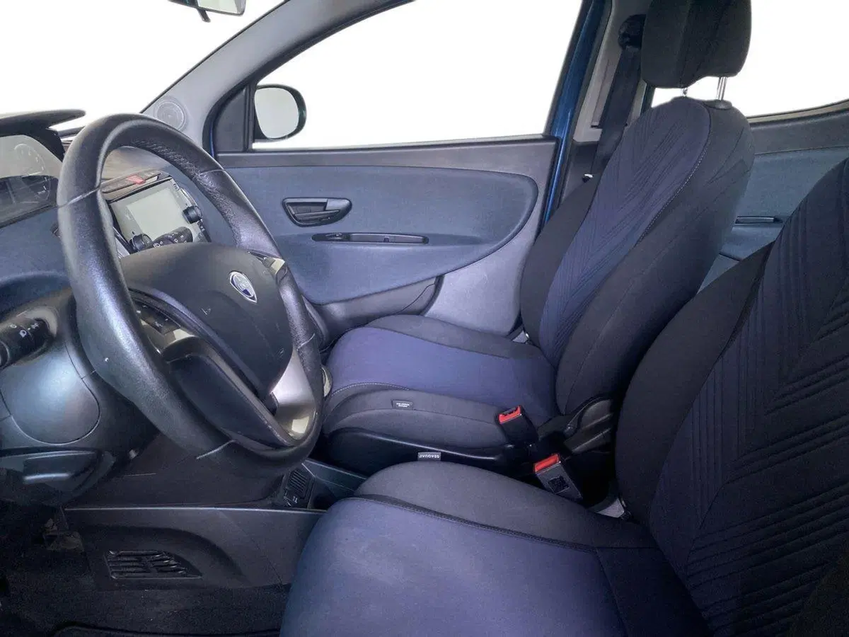 Lancia Ypsilon usata a Bergamo (8)