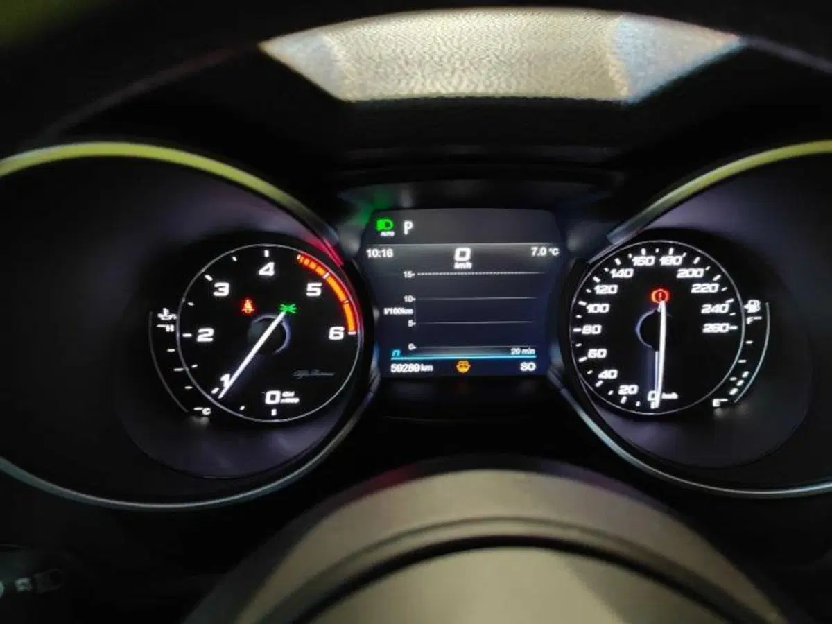 Alfa Romeo Stelvio usata a Bologna (7)