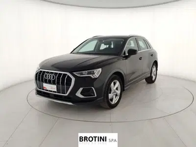 Audi Q3 35 1.5 tfsi Business Advanced s-tronic del 2021 usata a Massa