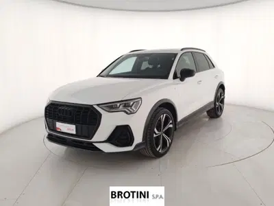 Audi Q3 35 2.0 tdi Identity Black s-tronic del 2025 usata a Massa