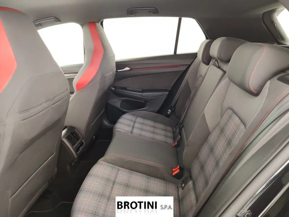 Volkswagen Golf usata a Massa-Carrara (10)