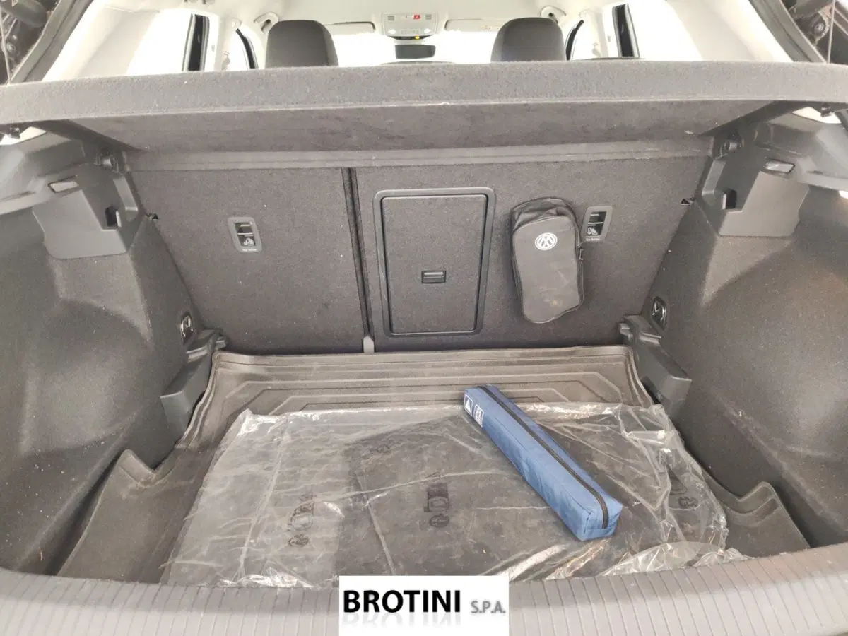 Volkswagen T-Roc usata a Massa-Carrara (15)