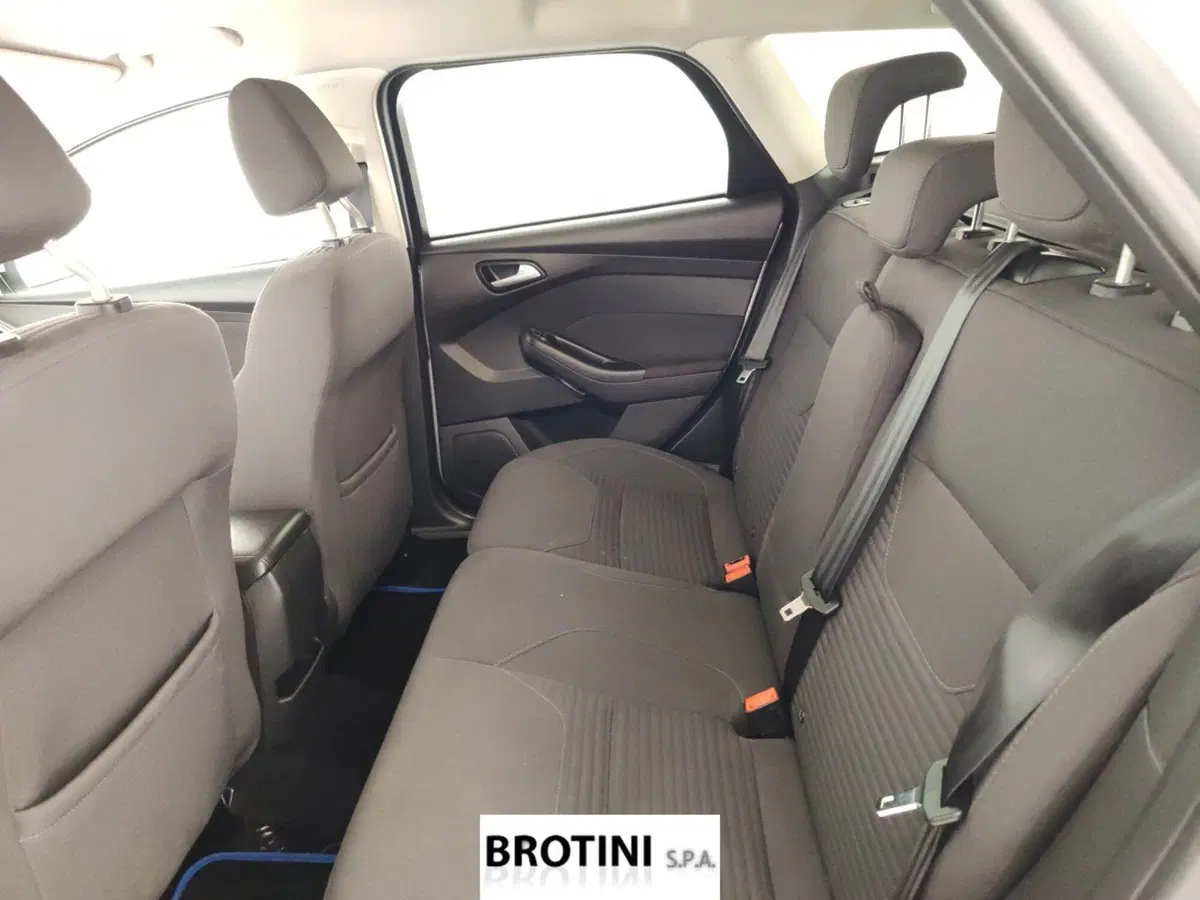 Ford Focus Station Wagon usata a Massa-Carrara (10)