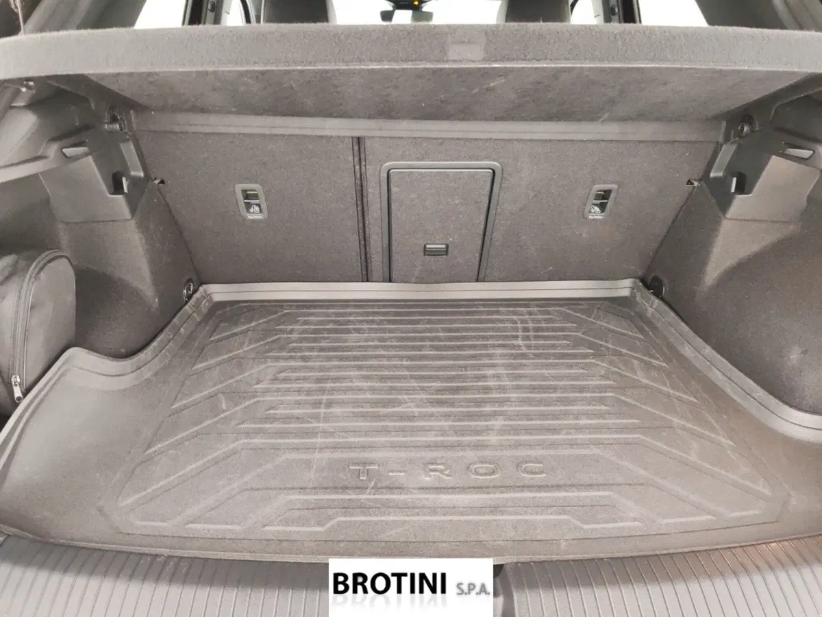 Volkswagen T-Roc usata a Massa-Carrara (13)