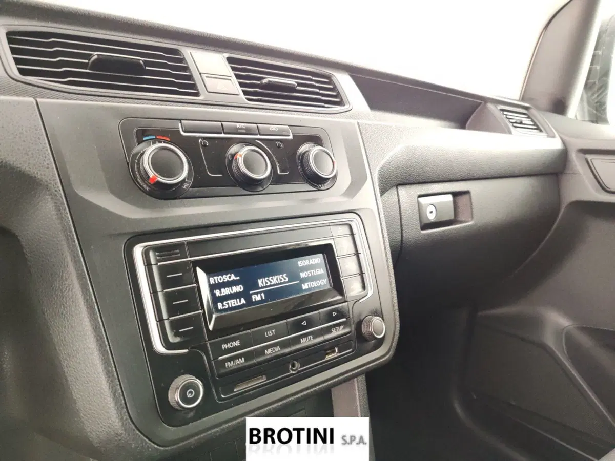 Volkswagen Caddy usata a Massa-Carrara (13)