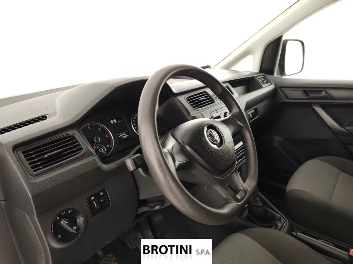 Volkswagen Caddy usata a Massa-Carrara (9)