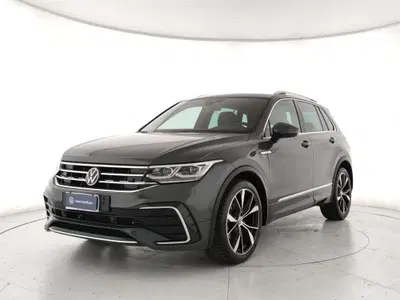 Volkswagen Tiguan 2.0 TDI 150 CV SCR DSG 4MOTION R-Line del 2023 usata a Torre Annunziata
