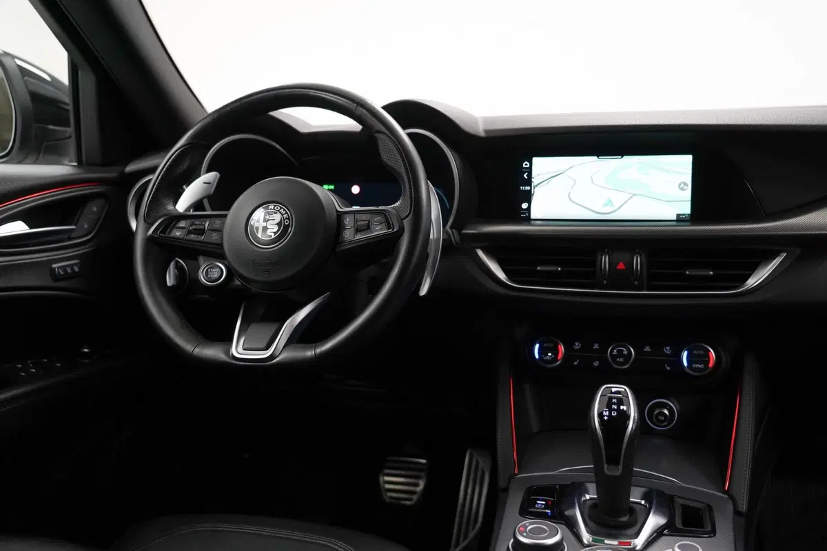 Alfa Romeo Stelvio usata a Varese (11)