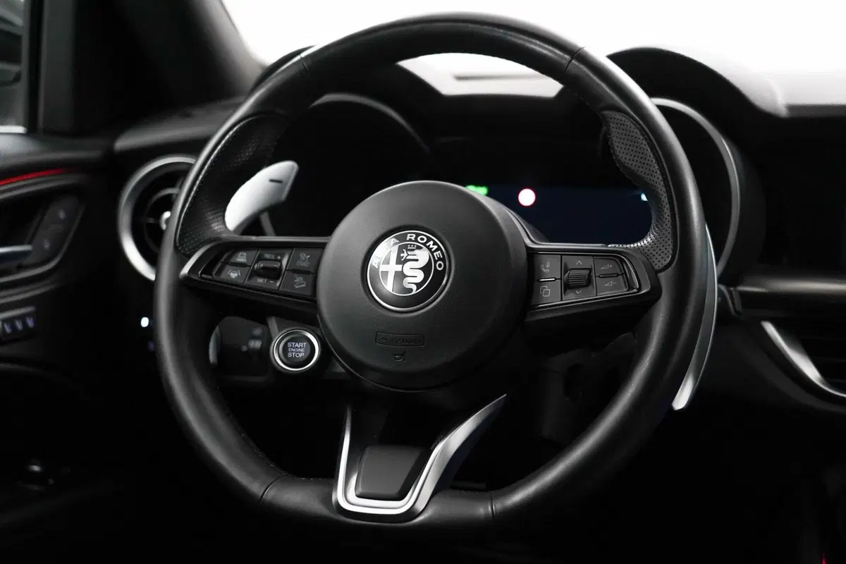 Alfa Romeo Stelvio usata a Varese (12)