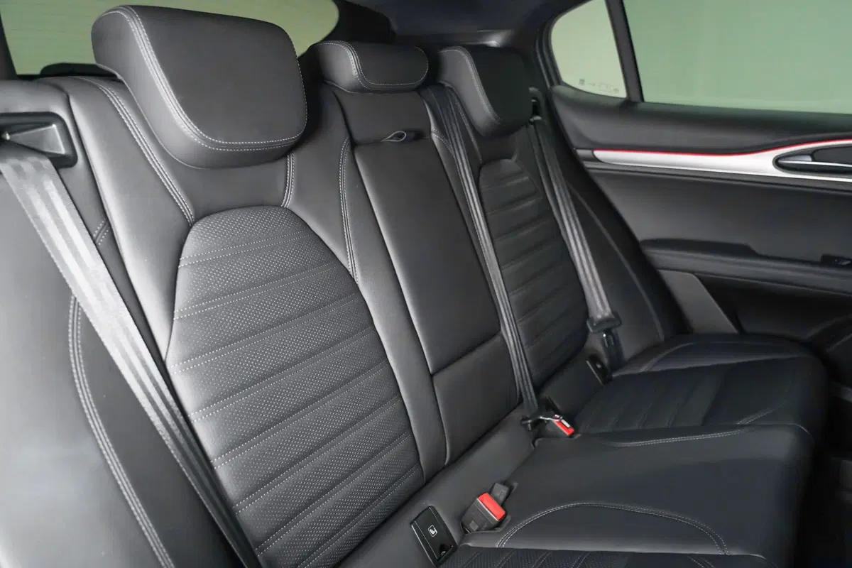 Alfa Romeo Stelvio usata a Varese (14)