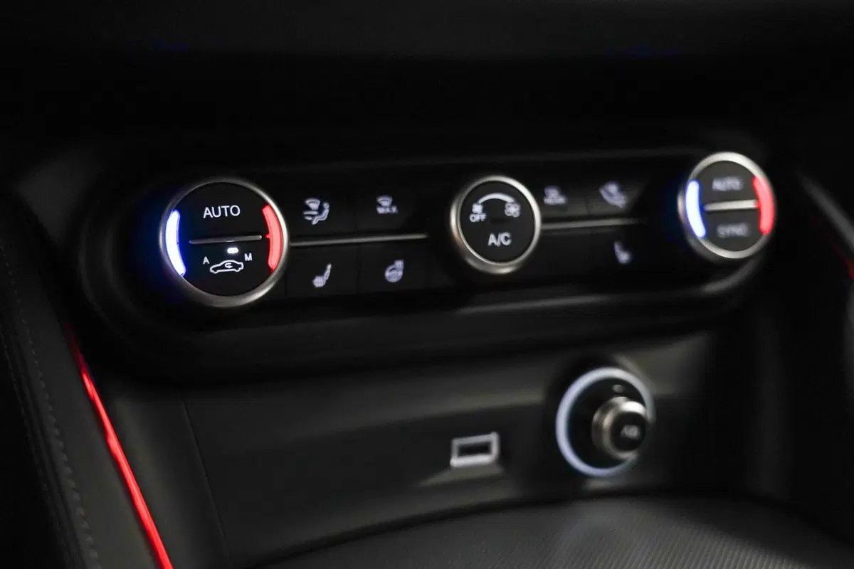 Alfa Romeo Stelvio usata a Varese (19)