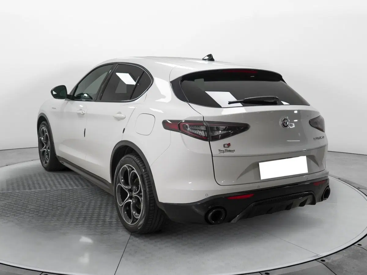 Alfa Romeo Stelvio usata a Varese (4)