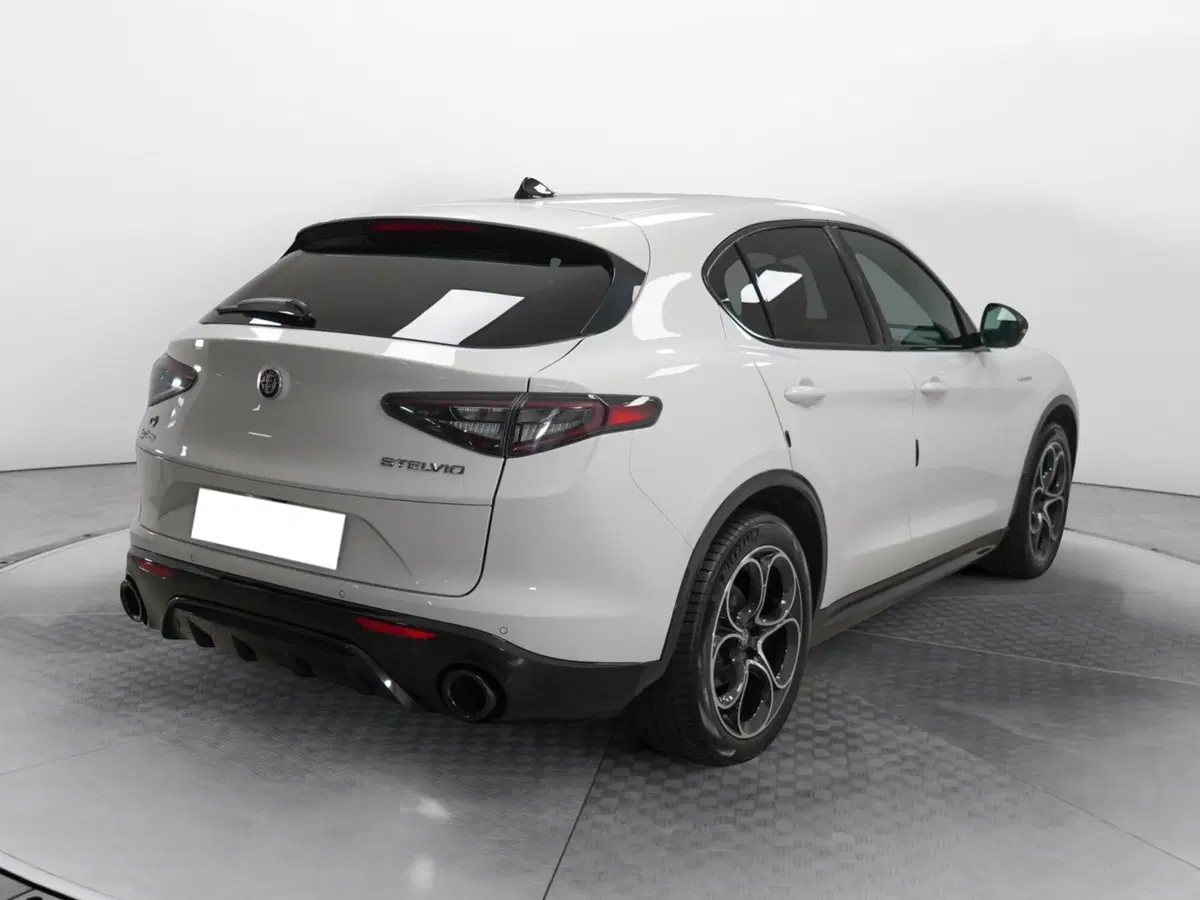 Alfa Romeo Stelvio usata a Varese (6)