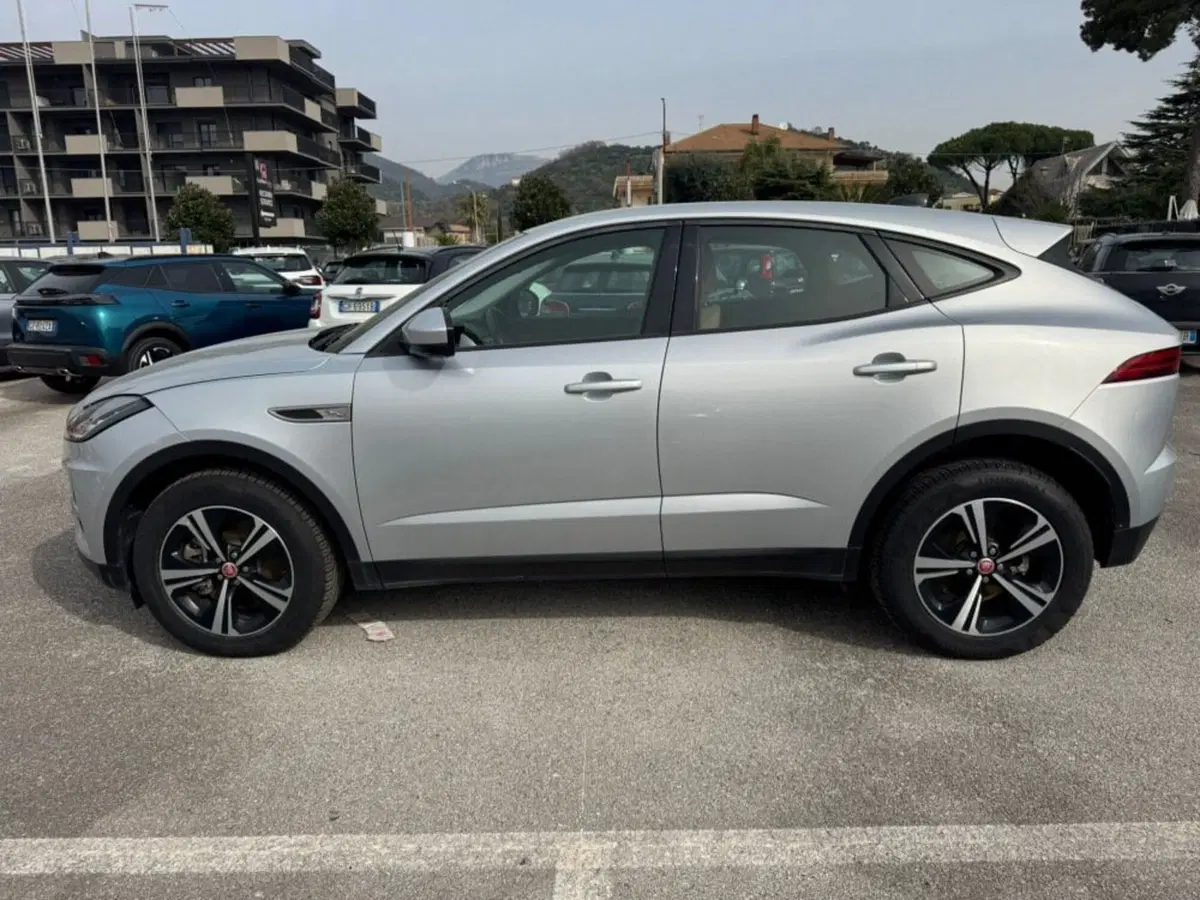Jaguar E-Pace usata a Salerno (10)