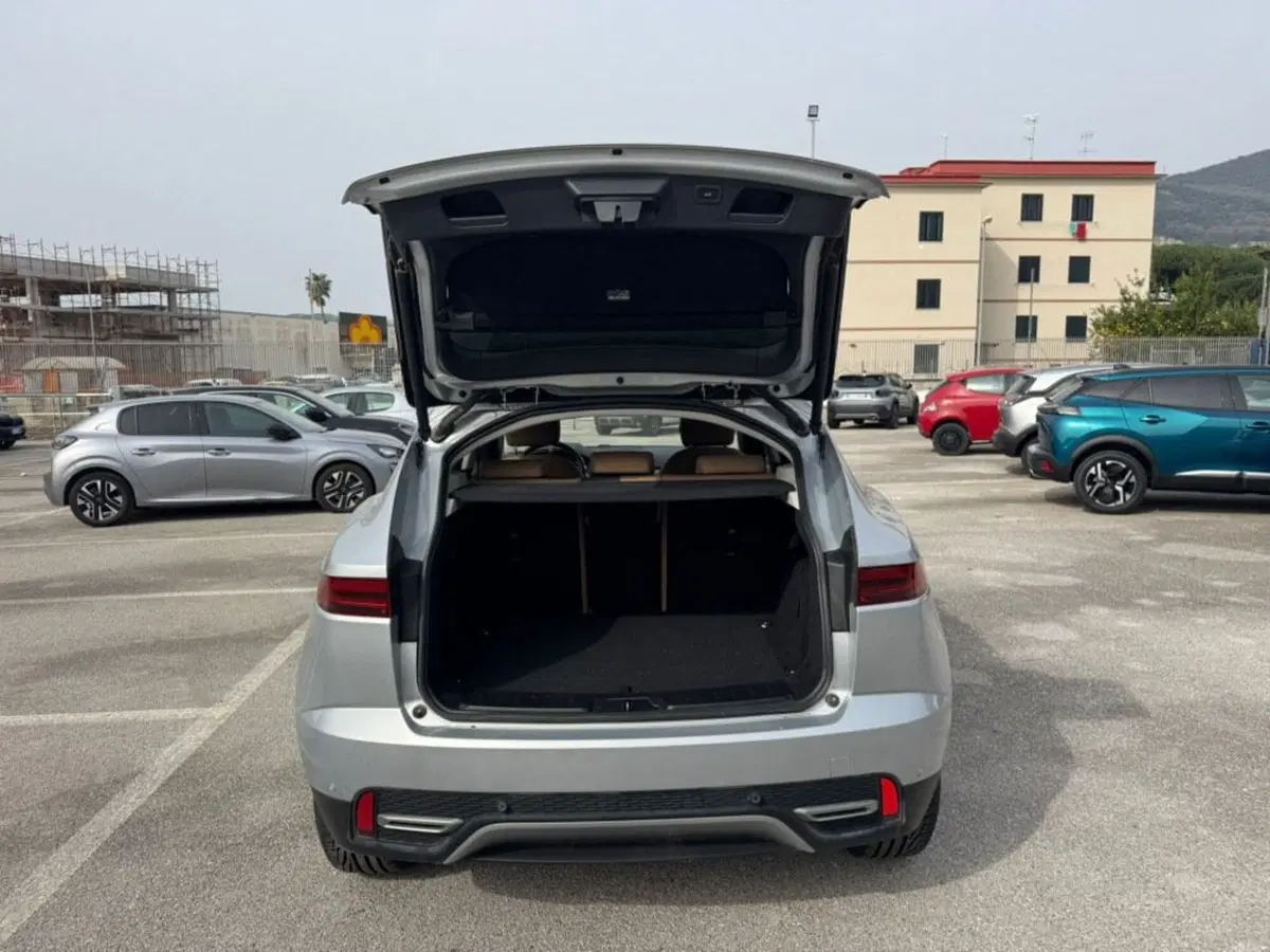 Jaguar E-Pace usata a Salerno (12)