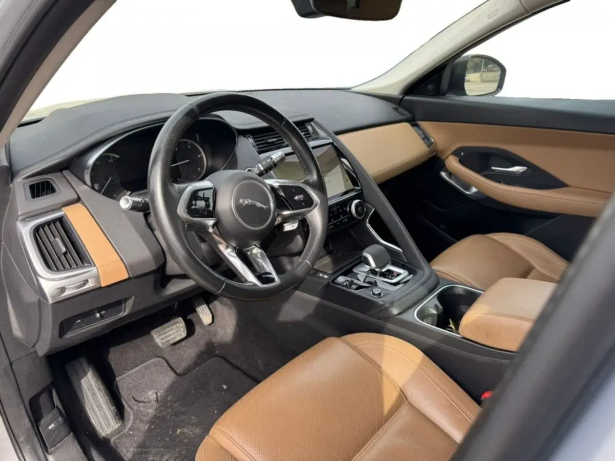 Jaguar E-Pace usata a Salerno (8)