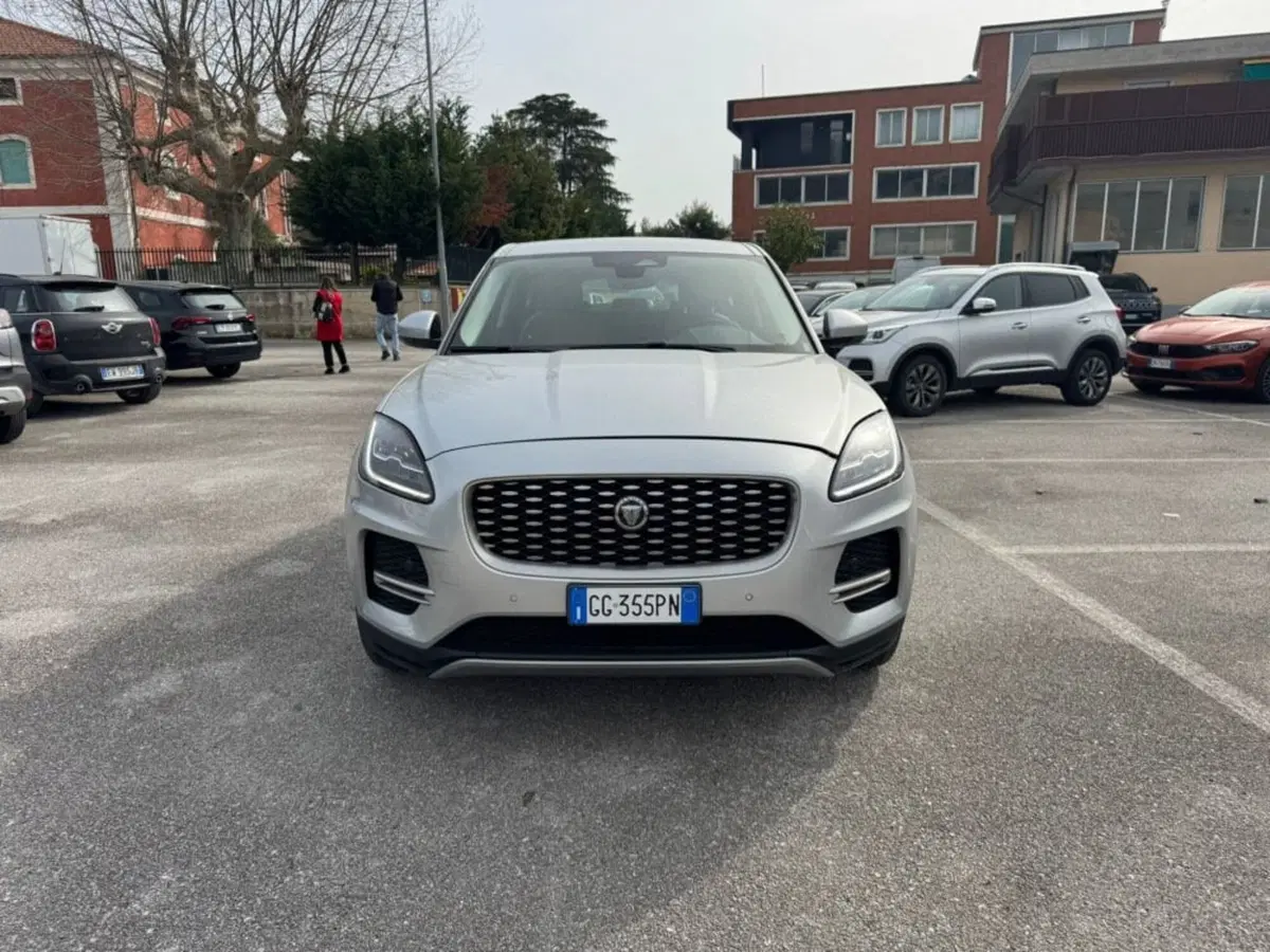 Jaguar E-Pace usata a Salerno (9)