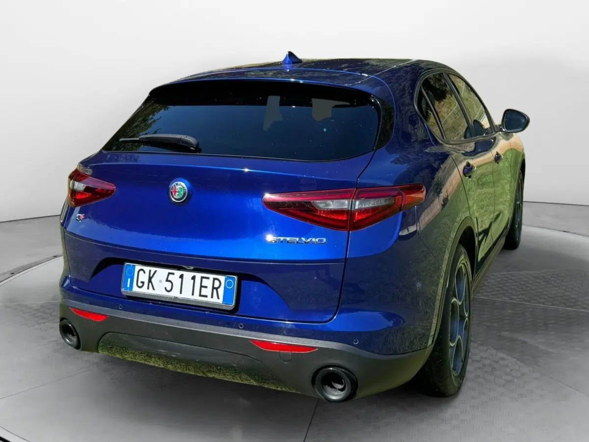 Alfa Romeo Stelvio usata a Salerno (4)
