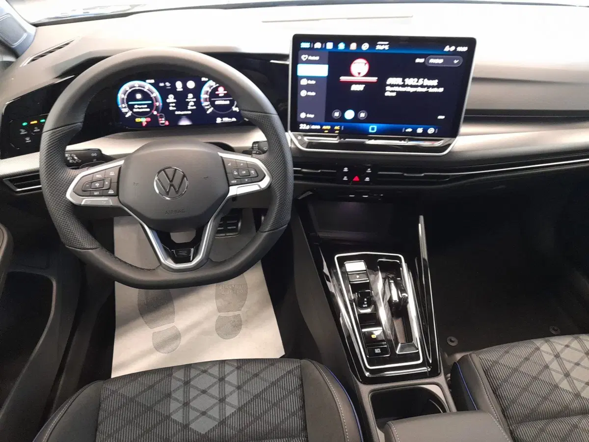 Volkswagen Golf nuova a Bologna (15)