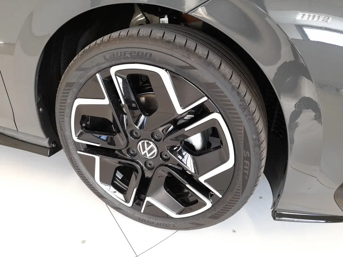 Volkswagen Golf nuova a Bologna (7)